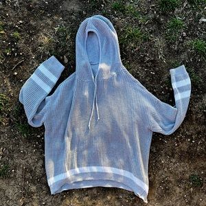 woven long sleeved sweater with a hoodie size XXL